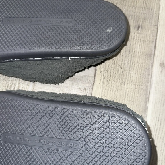 Grey slippers size 36-37 size 6 US - Picture 5 of 8